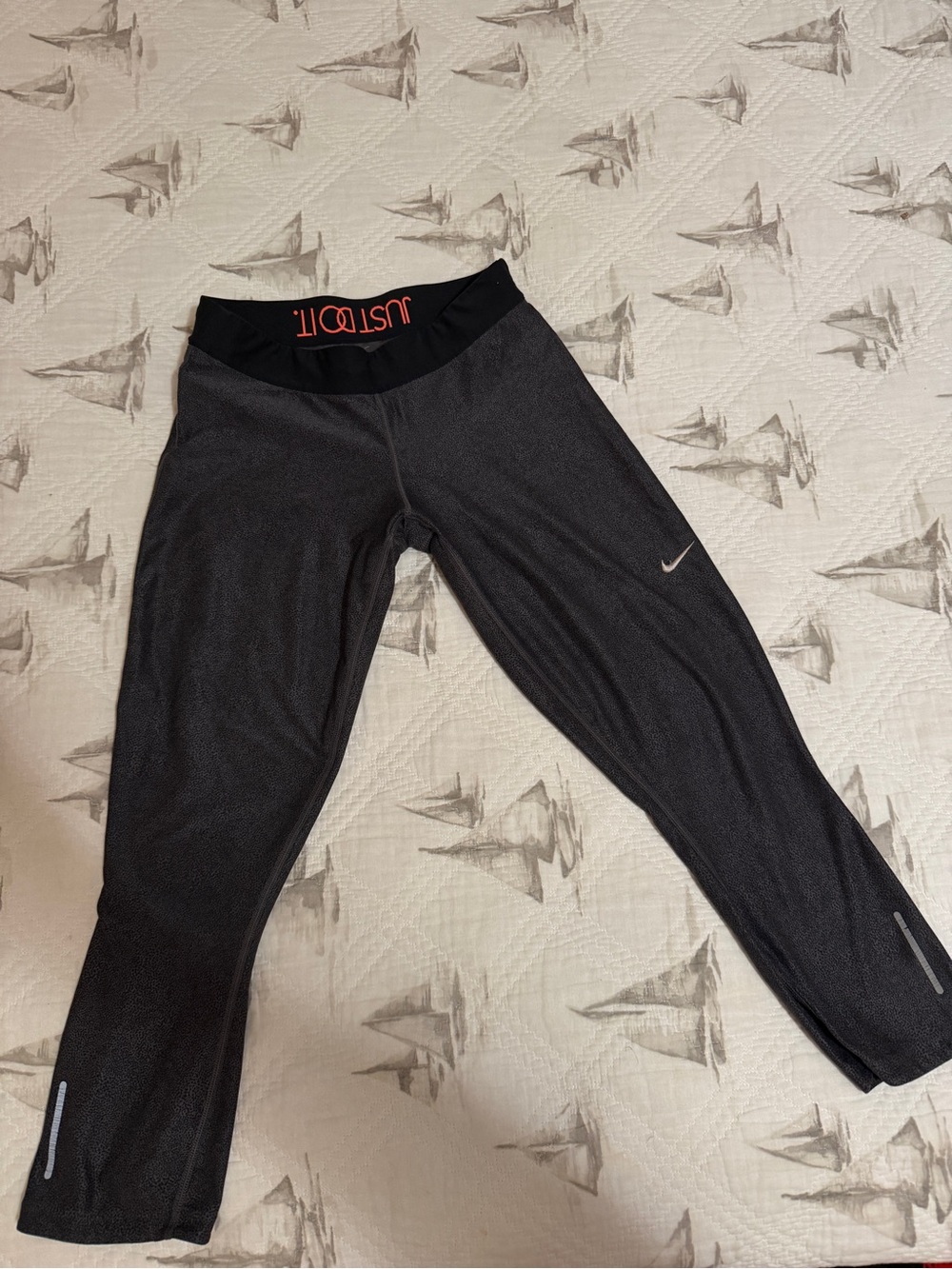 Nike Black women Athletic cropped Leggings with Coral 'Just Do It' Waistband